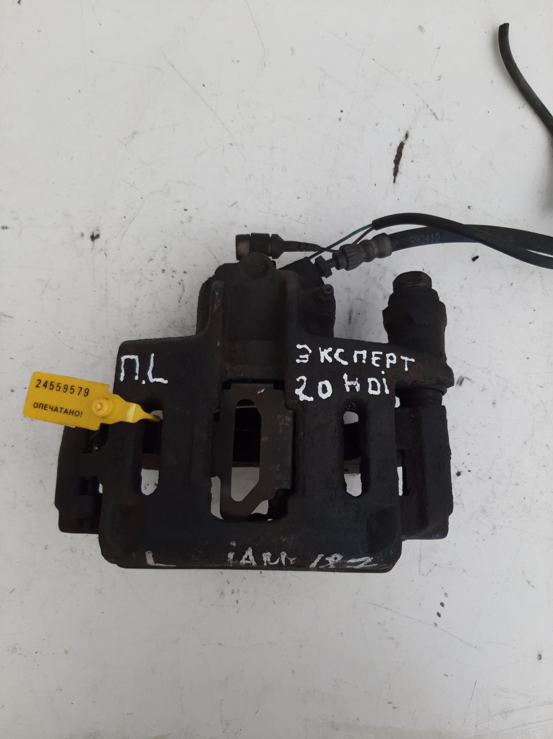 суппорт передний левый Peugeot Expert 1 поколение 2000, 2.0 л., дизель, минивэн - фото №1