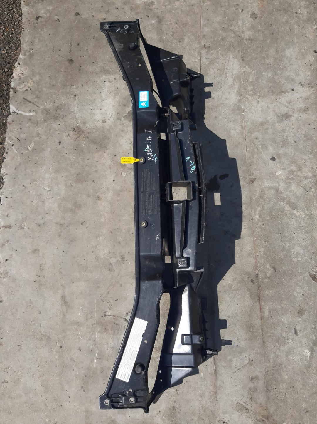 рамка капота Citroen Xantia 1 поколение 1995, 2.0 л., бензин, хетчбэк 5 дв. - фото №1