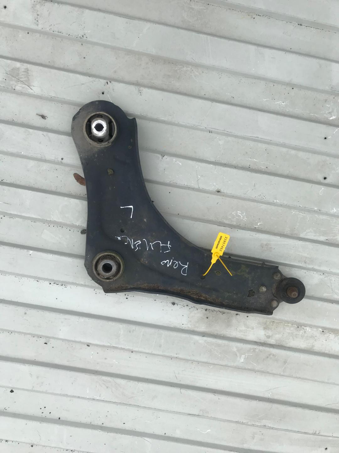 рычаг передний левый Renault Fluence 1 поколение 2010, 1.5 л., дизель, седан - фото №1