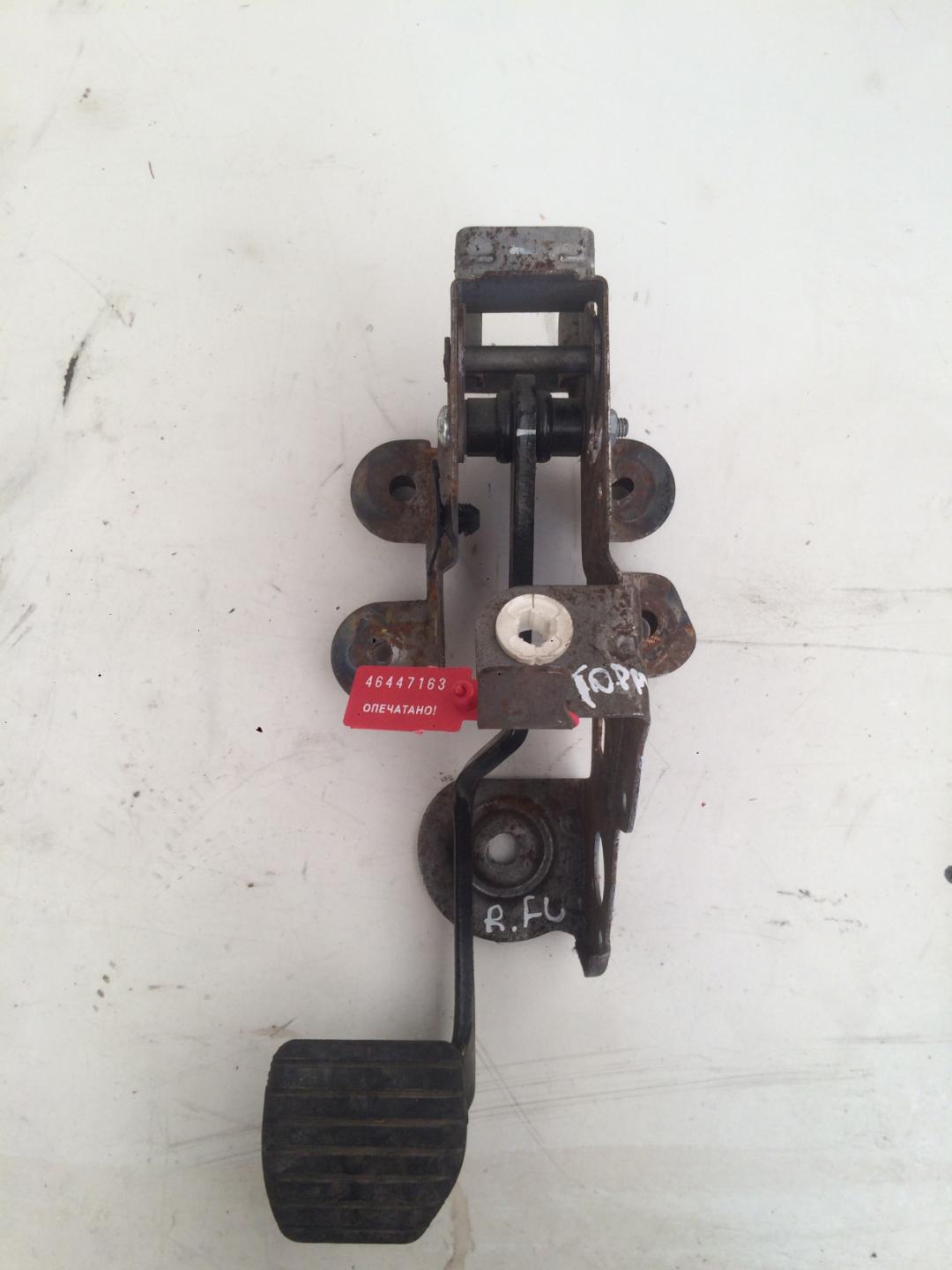 педаль тормоза Renault Fluence 1 поколение 2010, 1.5 л., дизель, седан - фото №1