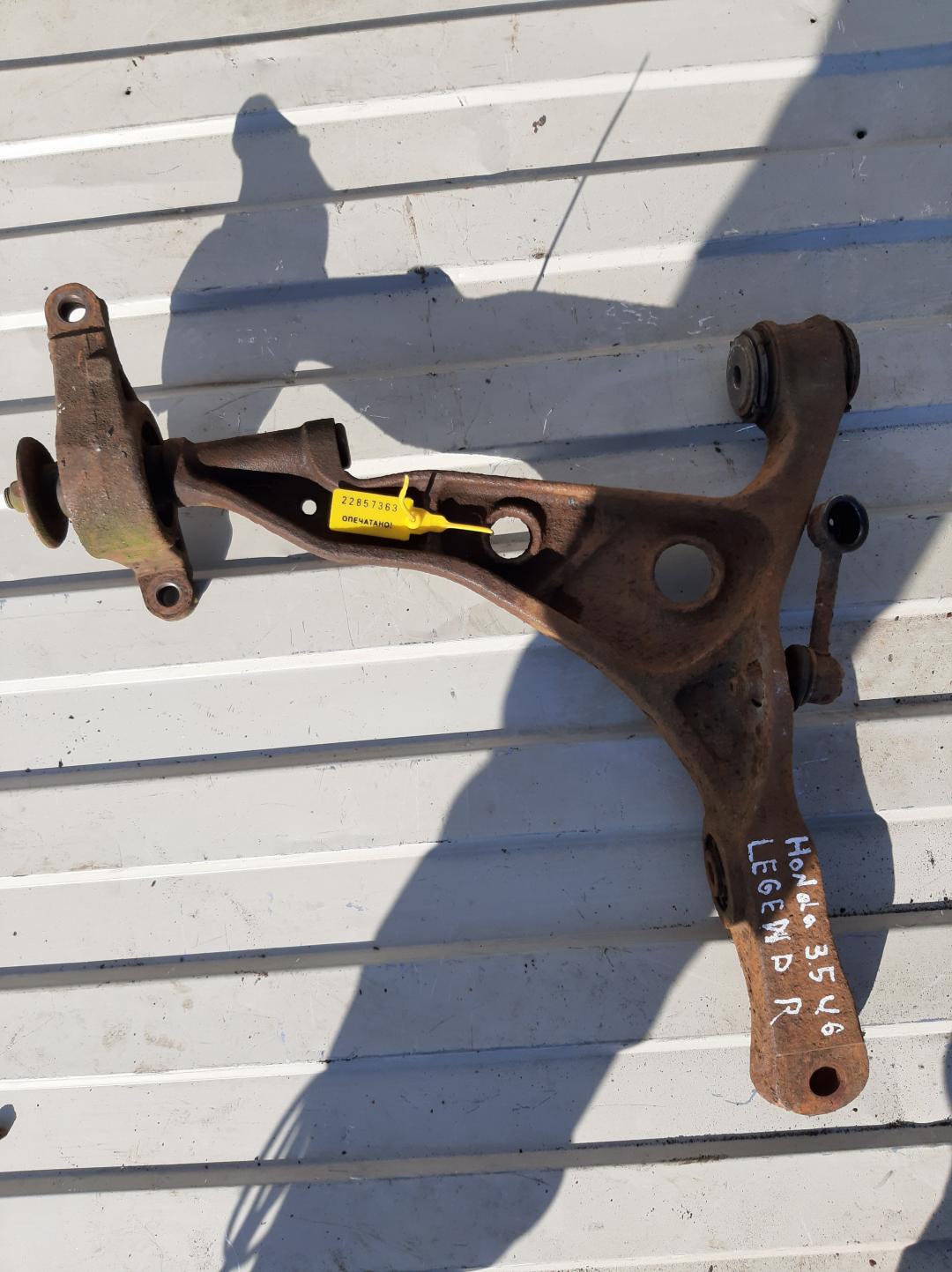 рычаг передний правый Honda Legend 3 поколение 1996, 3.5 л., бензин, седан - фото №1