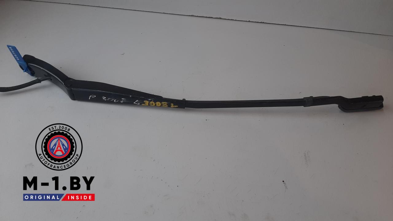 щеткодержатель (поводок стеклоочистителя, дворник) Peugeot 3008 2 поколение (2017 - 2025), 9810664880 - фото №1