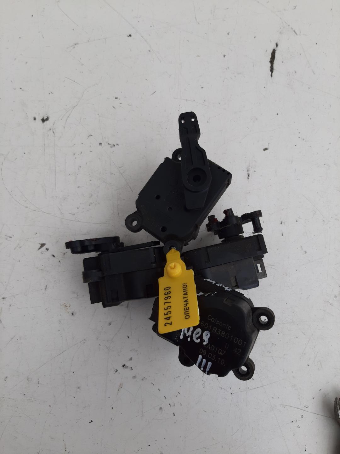 моторчик заслонки печки Renault Megane 3 поколение 2008, 1.5 л., дизель, A25601B3801001 - фото №1