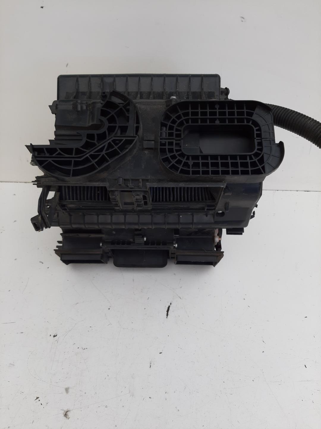 отопитель в сборе (печка) Renault Megane 3 поколение 2008, 1.5 л., дизель, A33203B38000 - фото №1