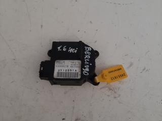 моторчик заслонки печки Citroen Berlingo 1 поколение (M49) 1996, 1.6 л., дизель, 030998Z