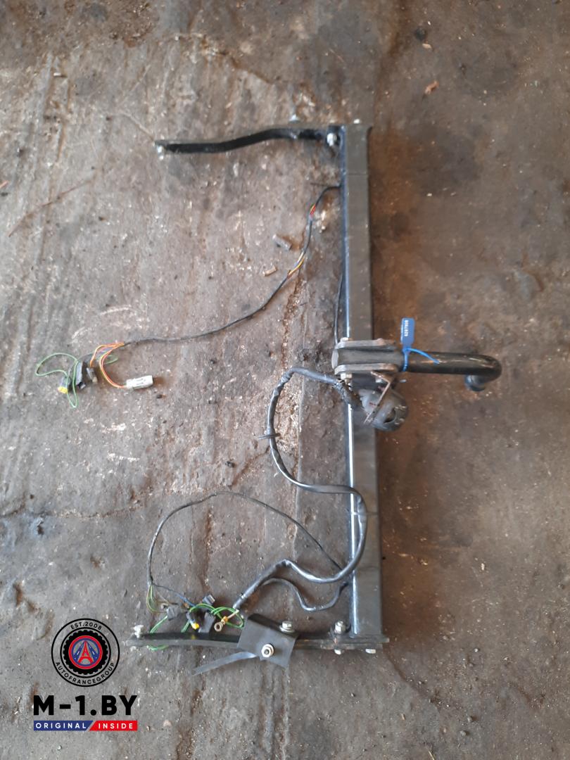 прицепное устройство (фаркоп) Renault Megane 2 поколение (2002 - 2006), хетчбэк 5 дв. - фото №1