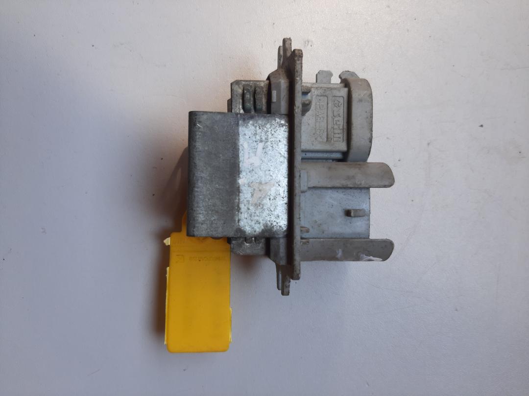 сопротивление печки Renault Scenic 1 поколение 1996, 1.6 л., бензин, 651920N - фото №1