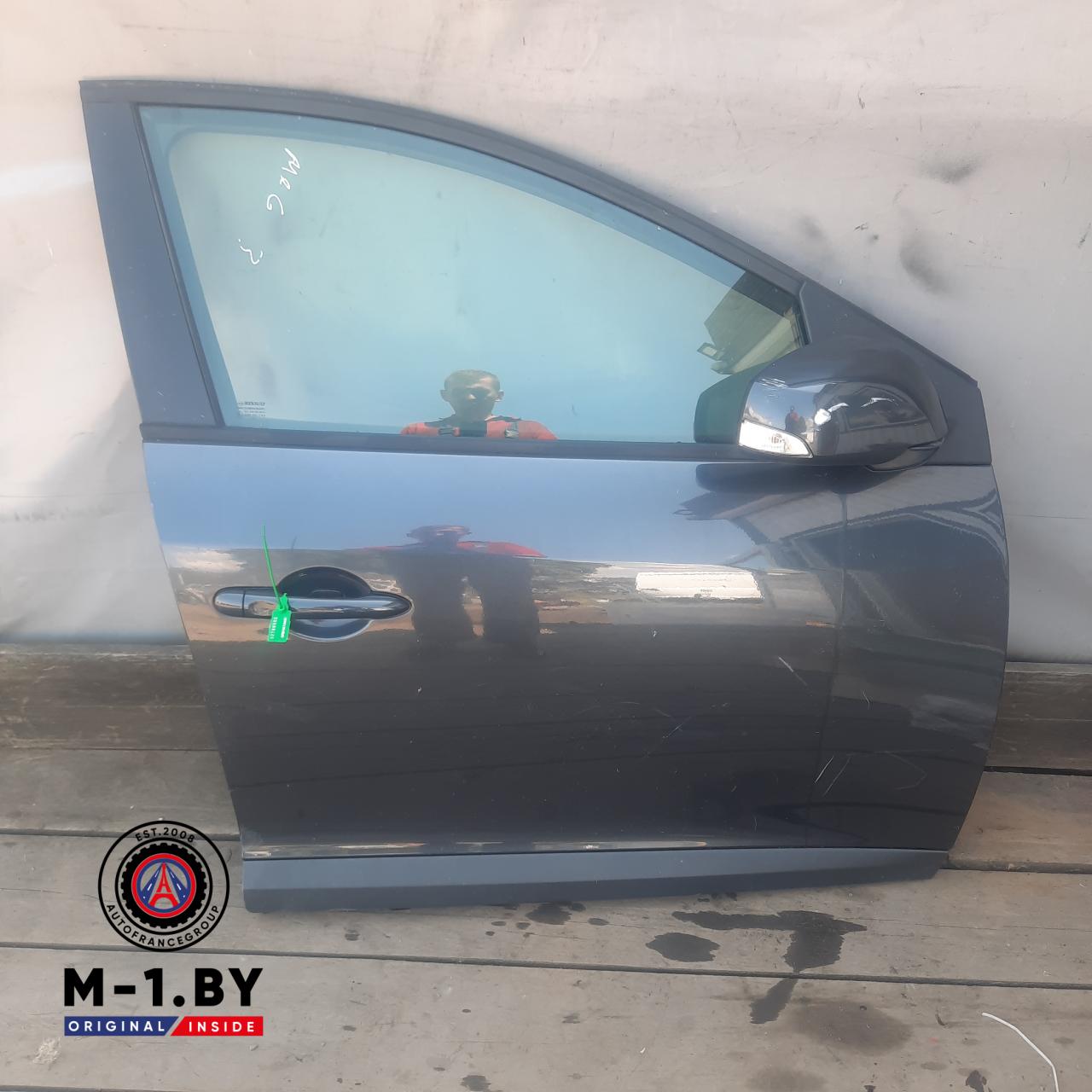 дверь передняя правая Renault Megane 3 поколение (2008 - 2014) - фото №1