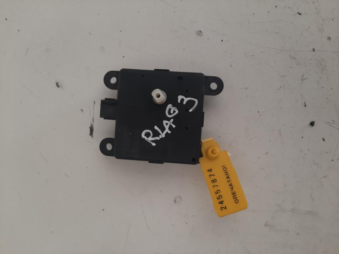 моторчик заслонки печки Renault Laguna 3 поколение 2008, 1.5 л., дизель, 52410653 - фото №1