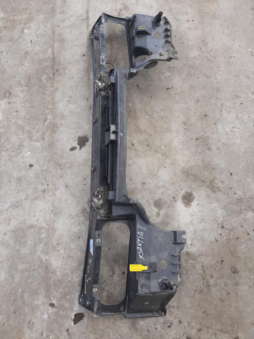 рамка капота Citroen Xantia 1 поколение 1992 - фото №1