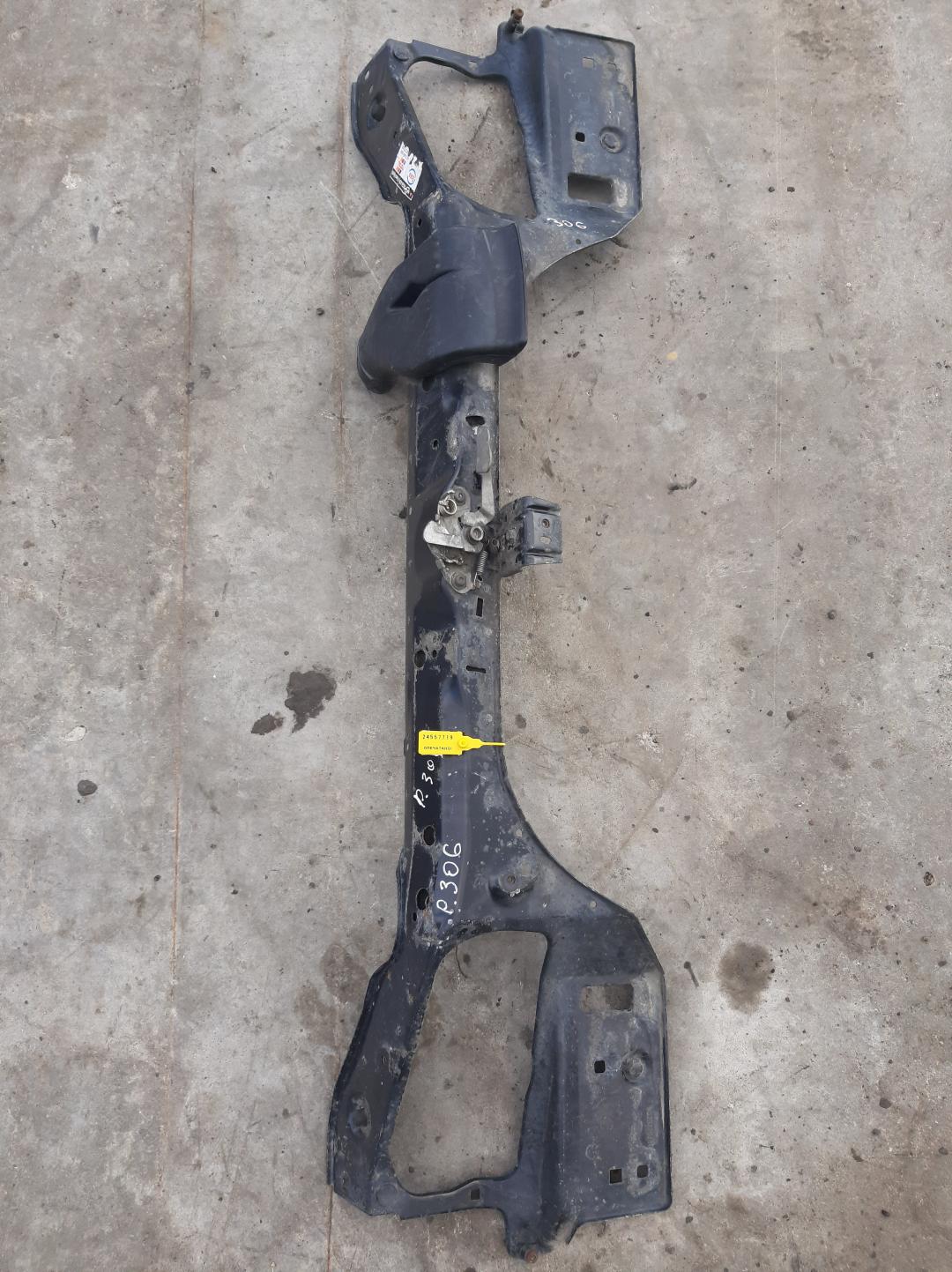 рамка капота Peugeot 306 1 поколение 1997 - фото №1