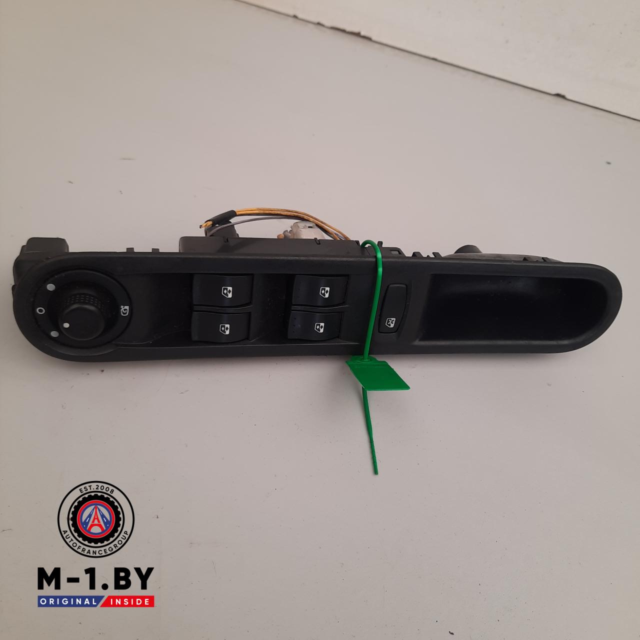 блок управления стеклоподъемниками Renault Espace 4 поколение (2002 - 2006), 8200519359 - фото №1