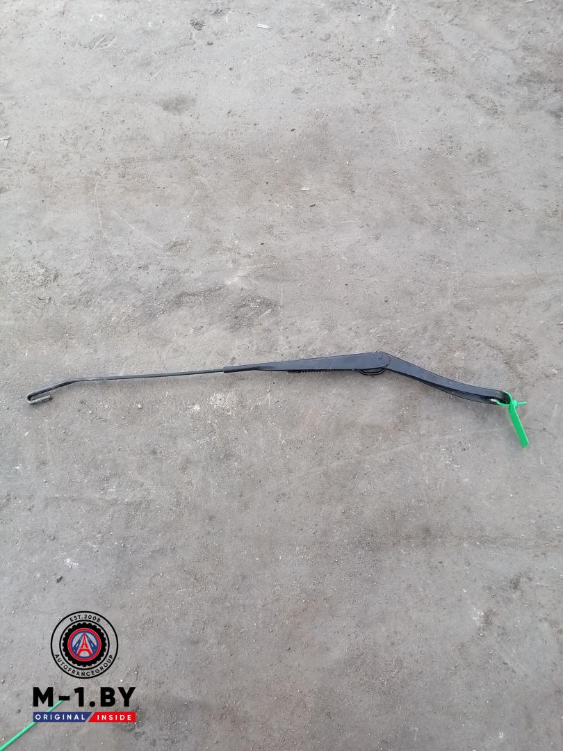 щеткодержатель (поводок стеклоочистителя, дворник) Dacia Sandero 1 поколение (2008 - 2012) - фото №1