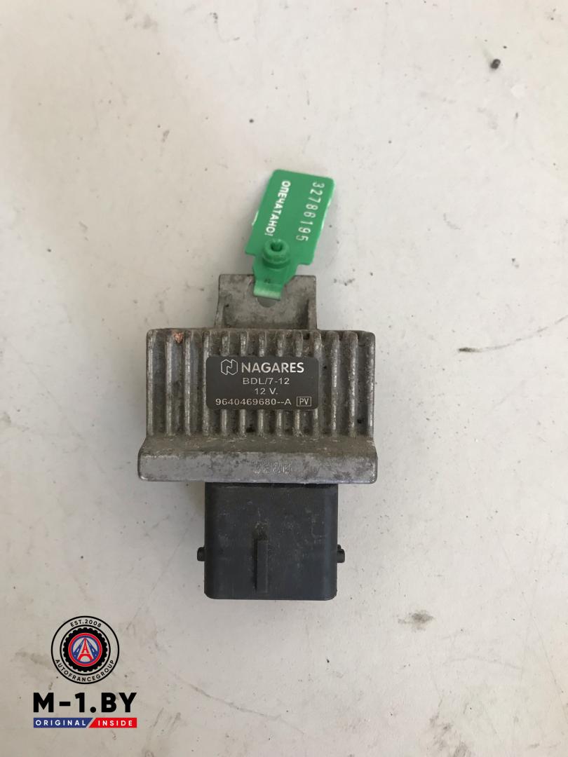 реле накала свечей Renault Megane 3 поколение (2008 - 2014), 9640469680A - фото №1