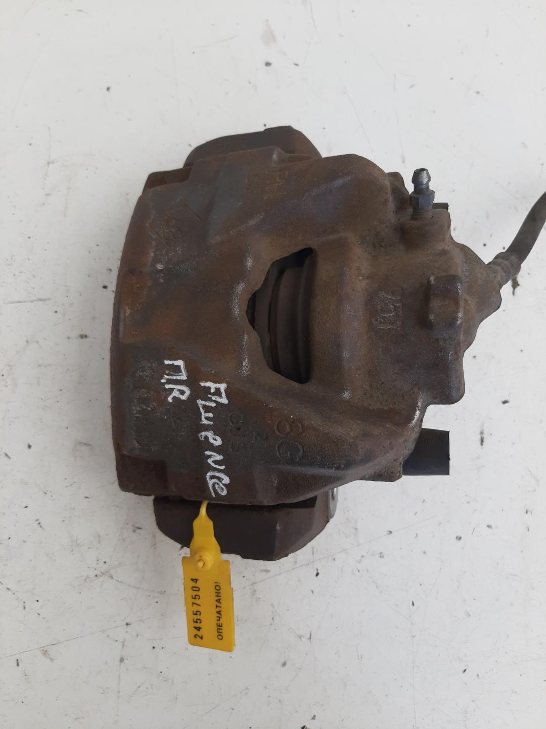 суппорт передний правый Renault Fluence 1 поколение 2011, 1.5 л., дизель - фото №1