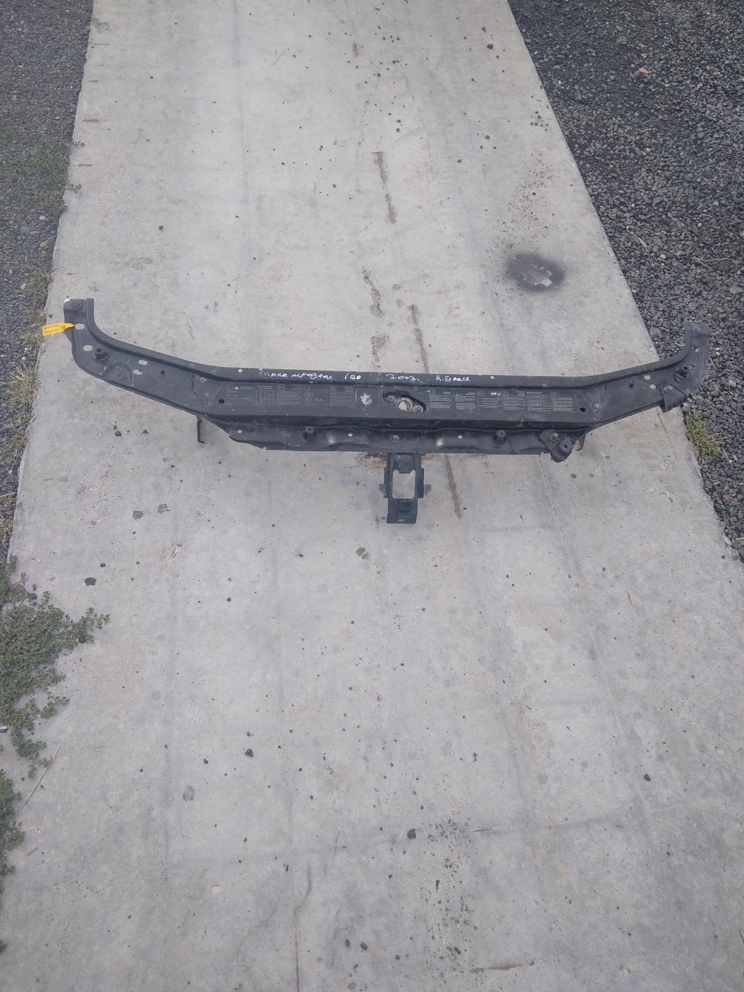 передняя панель крепления облицовки (телевизор) Renault Espace 4 поколение 2003, 2.0 л., бензин - фото №1