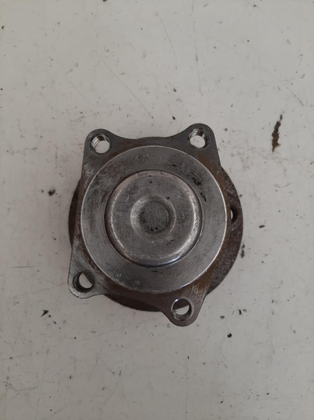 ступица задняя правая Volvo S80 1 поколение 2000, 2.4 л., бензин - фото №1