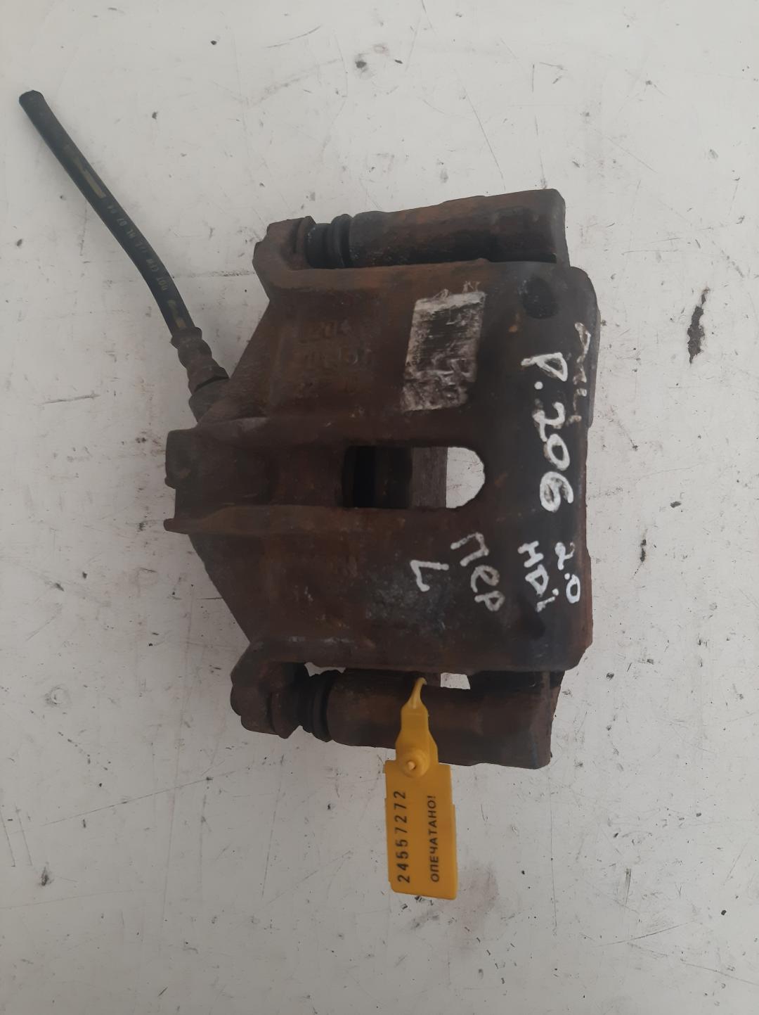 суппорт передний левый Peugeot 206 1 поколение 2001, 2.0 л., дизель - фото №1