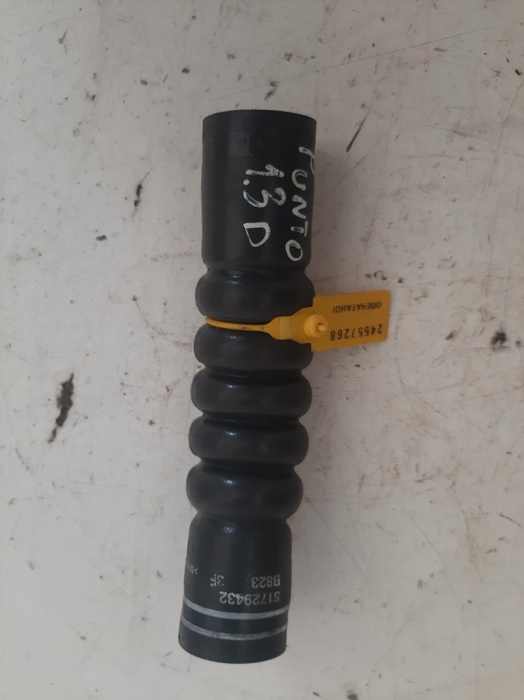 патрубок интеркулера Fiat Punto 2 поколение 2003, 1.3 л., дизель, 51729432 - фото №1