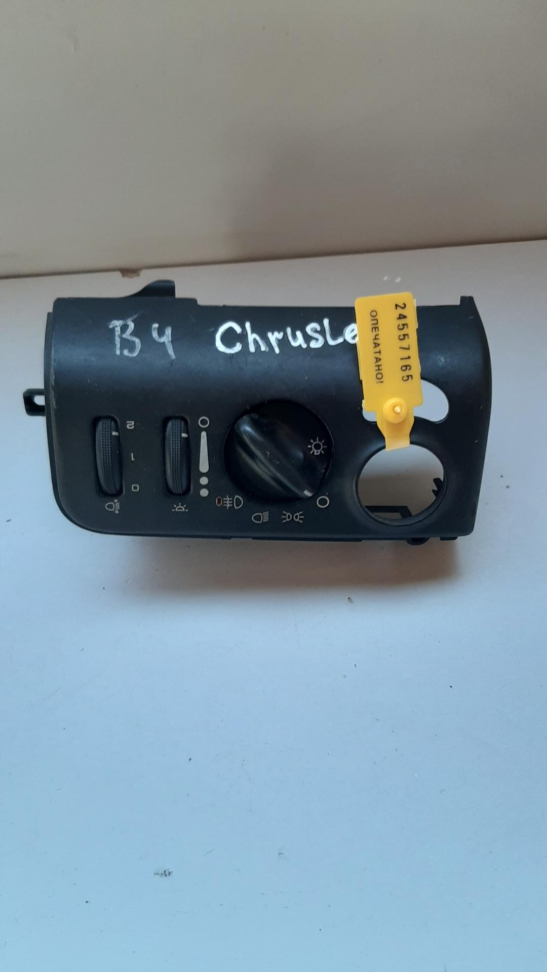 переключатель света Chrysler Voyager 2 поколение 1992, 2.5 л., дизель, P04685532 - фото №1