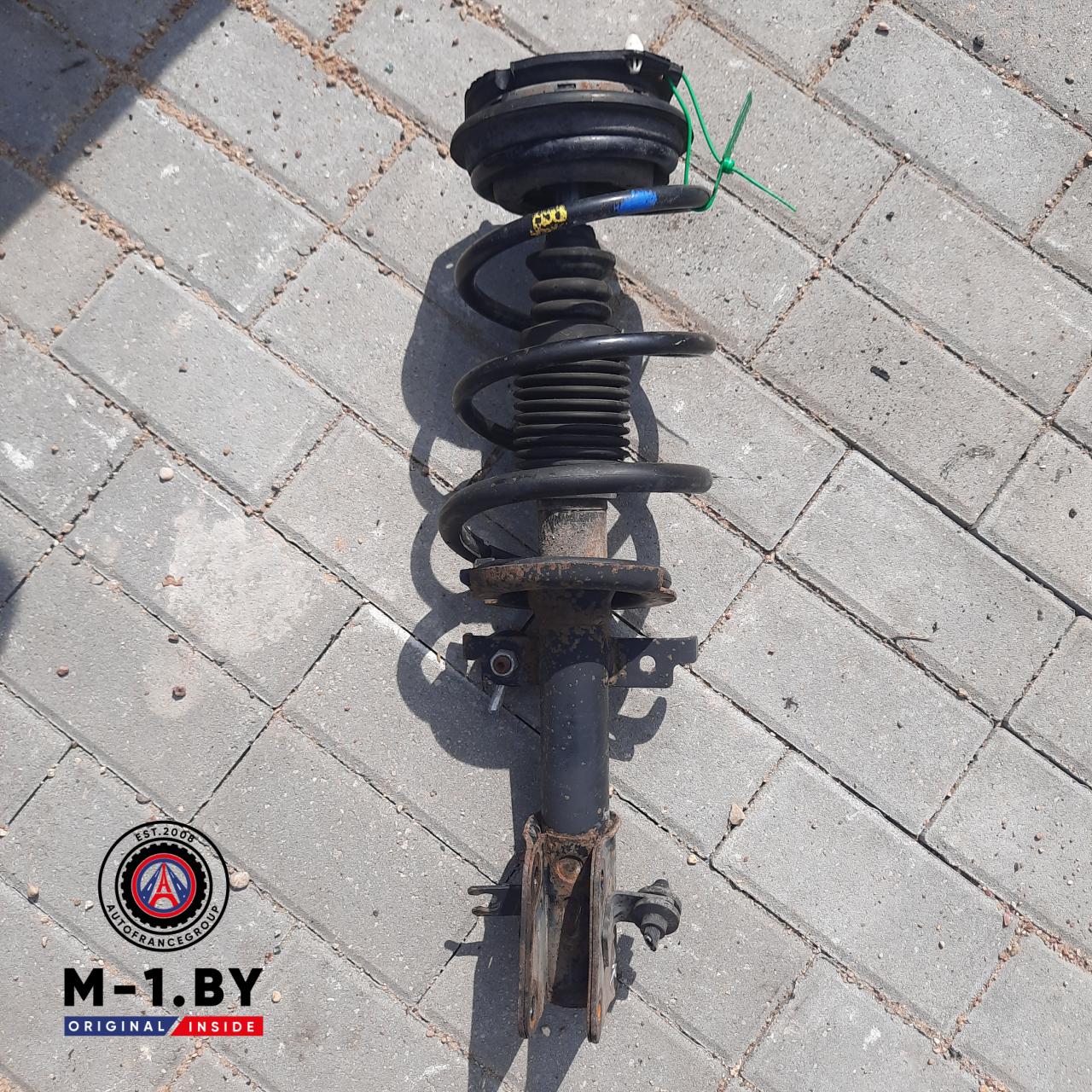 стойка передняя правая Renault Laguna 2 поколение (2001 - 2005), 1.8 л., бензин - фото №1