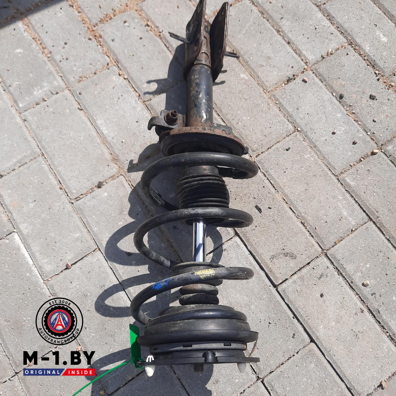 стойка передняя левая Renault Laguna 2 поколение (2001 - 2005), 1.8 л., бензин - фото №1