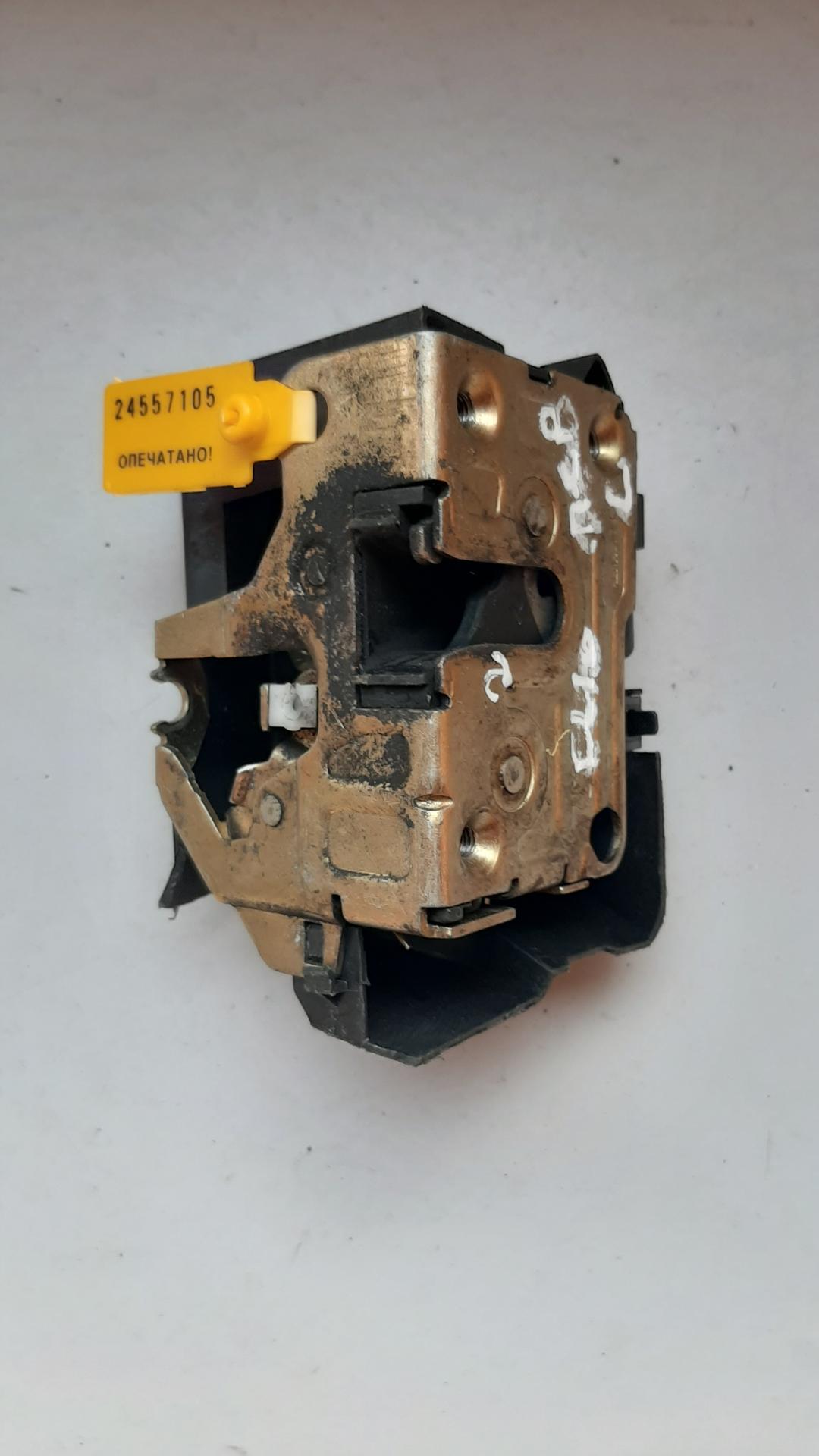 замок двери передней левой Renault Clio 2 поколение 1999, 1.5 л., дизель - фото №1