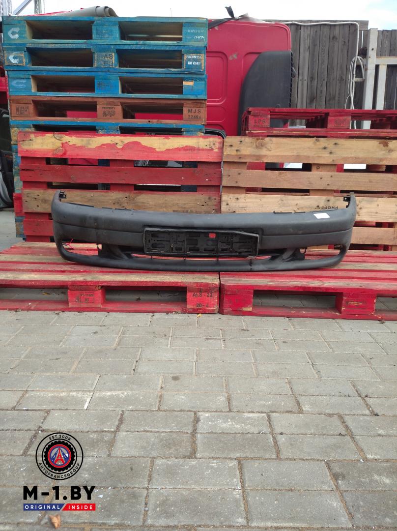 бампер передний Renault Laguna 1 поколение (1993 - 1998) - фото №1