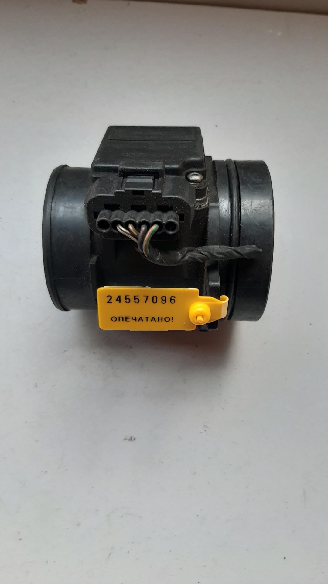 расходомер воздуха Ford Mondeo 2 поколение 1998, 1.8 л., дизель, 97BP12B579AA - фото №1