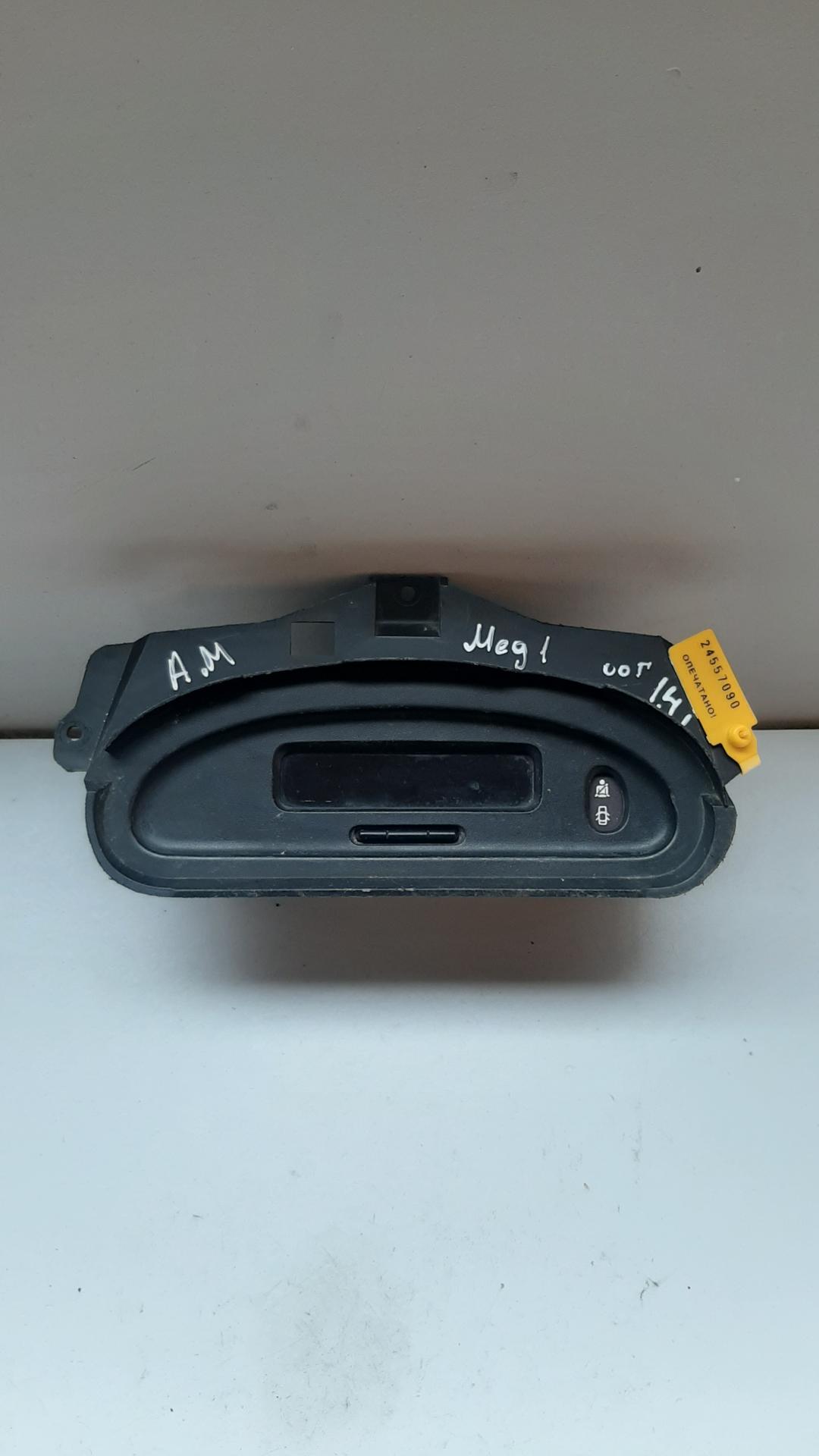 дисплей Renault Clio 2 поколение 2000, 1.2 л., бензин, P7700436307 - фото №1