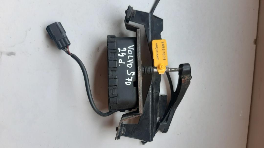 моторчик передних стеклоочистителей (дворников) Volvo V70 2 поколение 2002, 2.4 л., дизель, 8620960 - фото №1