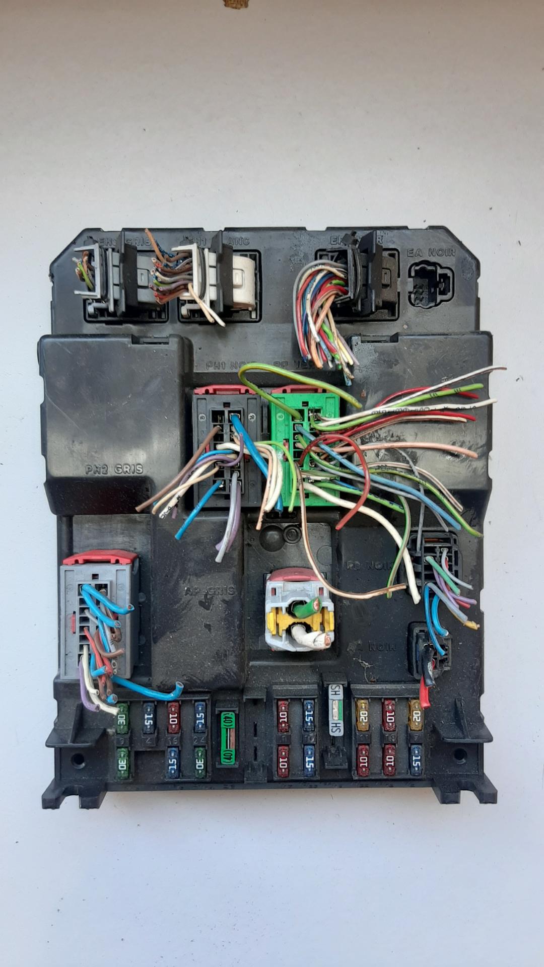 блок комфорта Peugeot 307 1 поколение 2002, 1.6 л., дизель, 9651187580A - фото №1