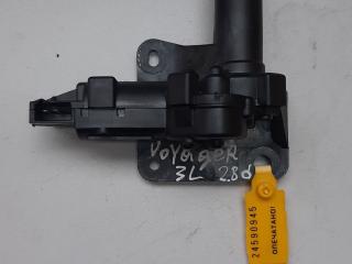 моторчик стеклоподъемника задний левый Chrysler Voyager 4 поколение [рестайлинг] 2005, 2.8 л., дизель, 04717607AB