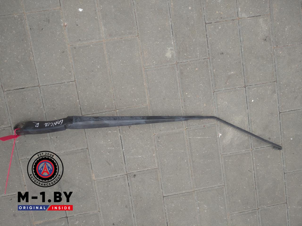 щеткодержатель (поводок стеклоочистителя, дворник) Chrysler Voyager 5 поколение (2007 - 2011), 8200620437 - фото №1