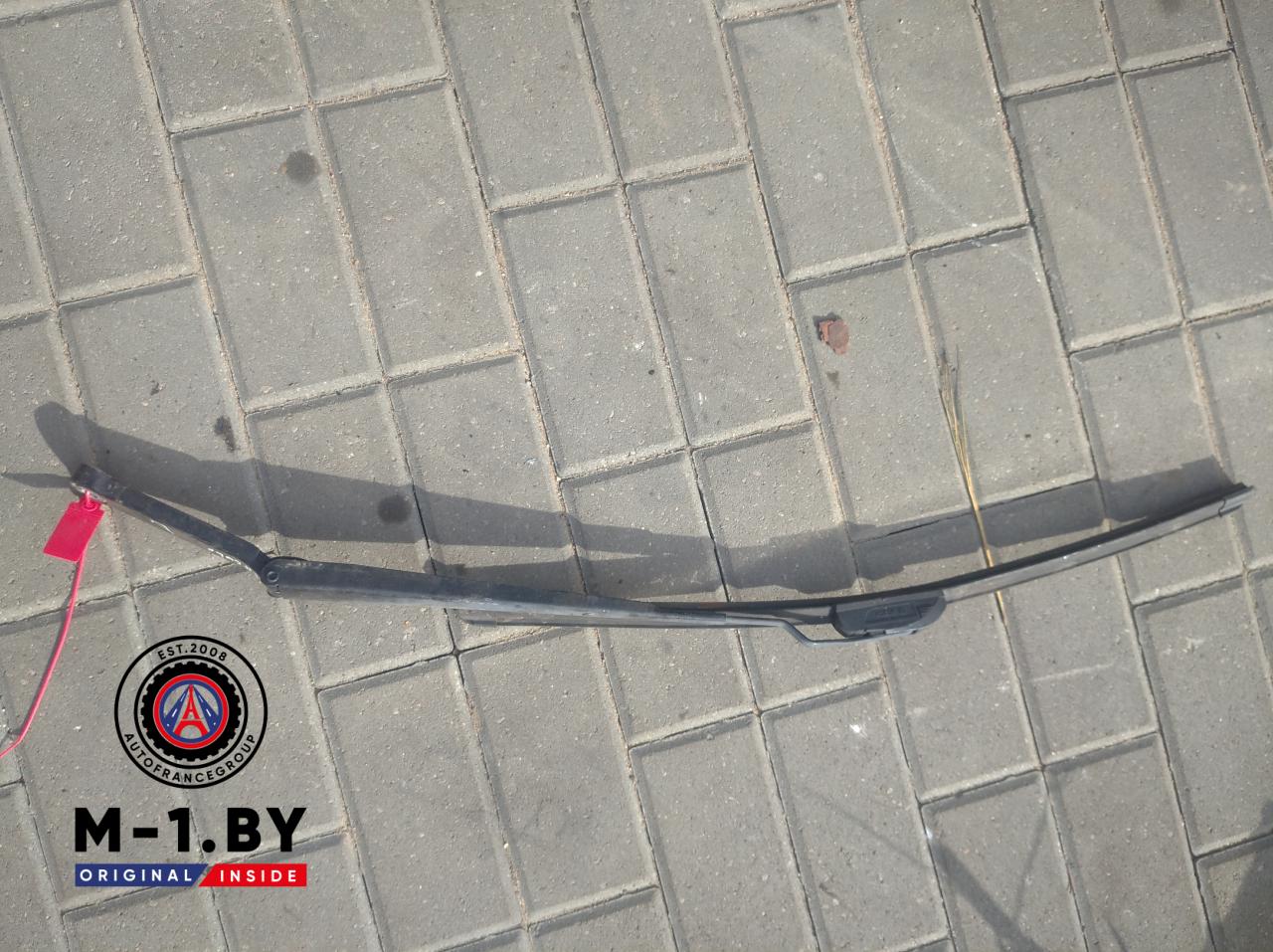 щеткодержатель (поводок стеклоочистителя, дворник) Lincoln Town Car 3 поколение (1998 - 2011) - фото №1