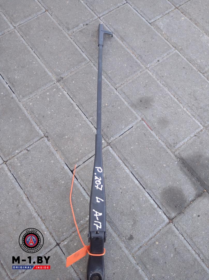 щеткодержатель (поводок стеклоочистителя, дворник) Peugeot 207 1 поколение (2006 - 2009) - фото №1