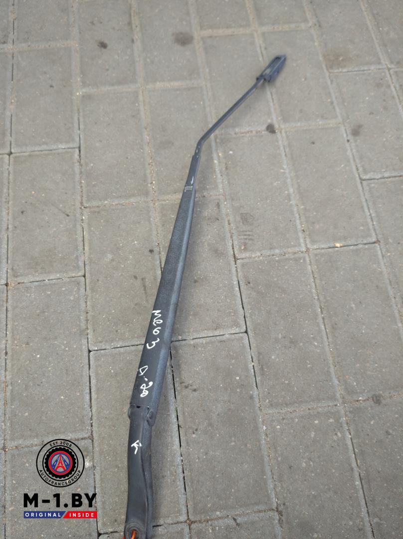 щеткодержатель (поводок стеклоочистителя, дворник) Renault Megane 3 поколение (2008 - 2014), 288860005R - фото №1