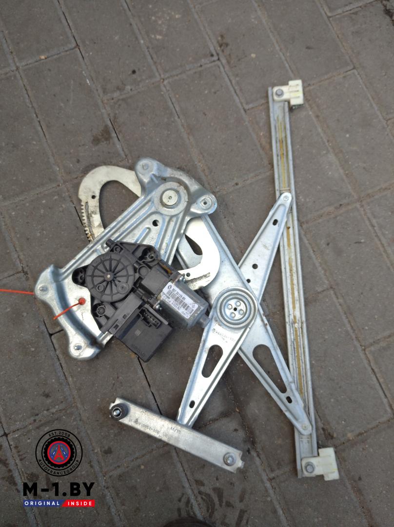 стеклоподъемник электрический передний правый Renault Megane 3 поколение (2008 - 2014), 807301396R - фото №1