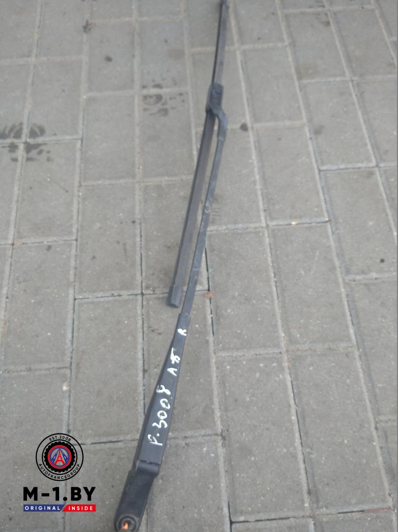 щеткодержатель (поводок стеклоочистителя, дворник) Peugeot 3008 1 поколение (2010 - 2013), 9683098980 - фото №1