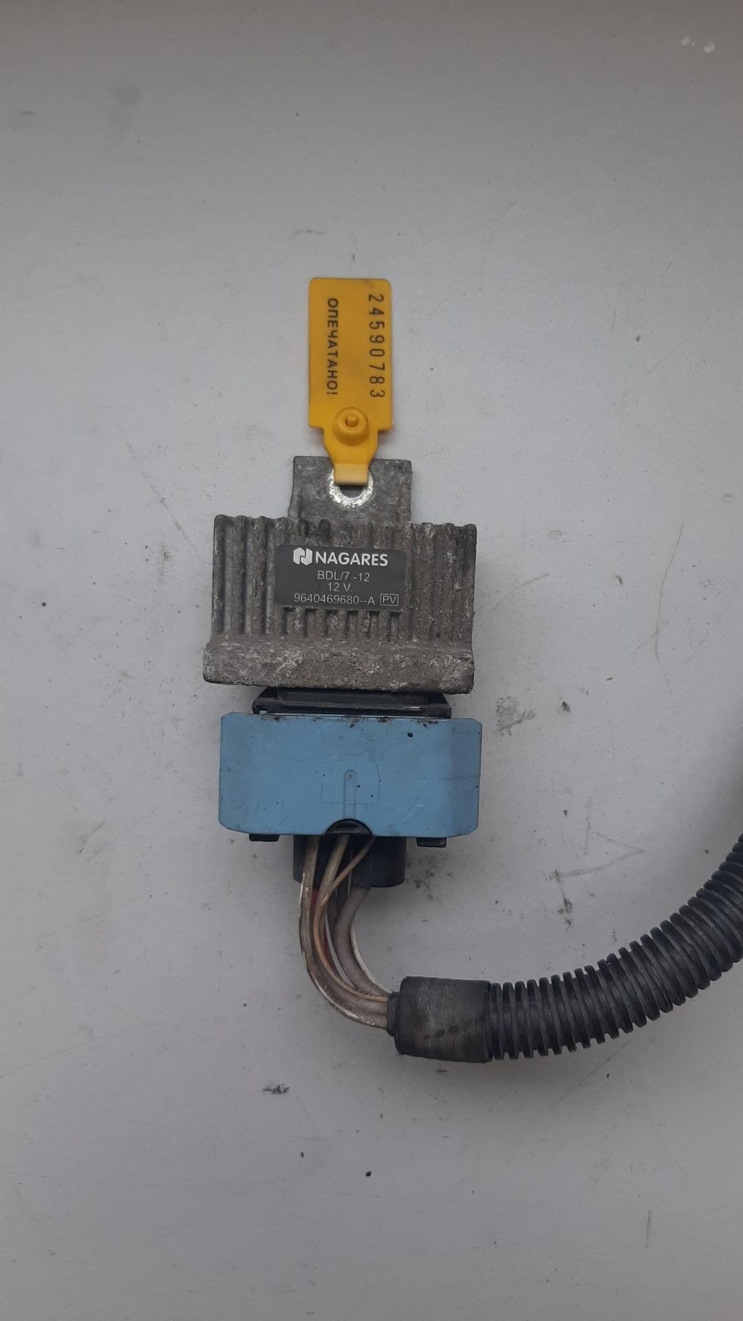 реле накала свечей Renault Trafic 2 поколение 2002, 2.5 л., дизель, 9640469680 - фото №1