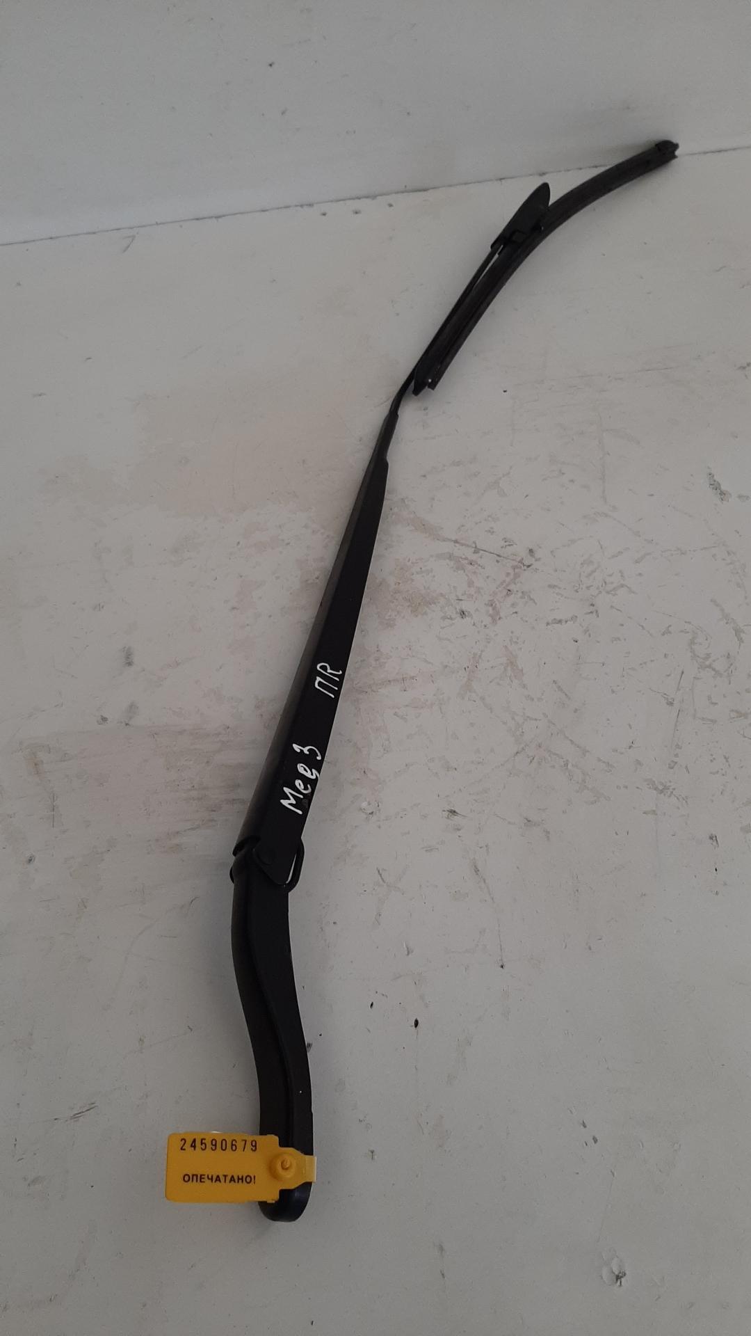 щеткодержатель (поводок стеклоочистителя, дворник) Renault Megane 3 поколение 2010, 288860005R - фото №1