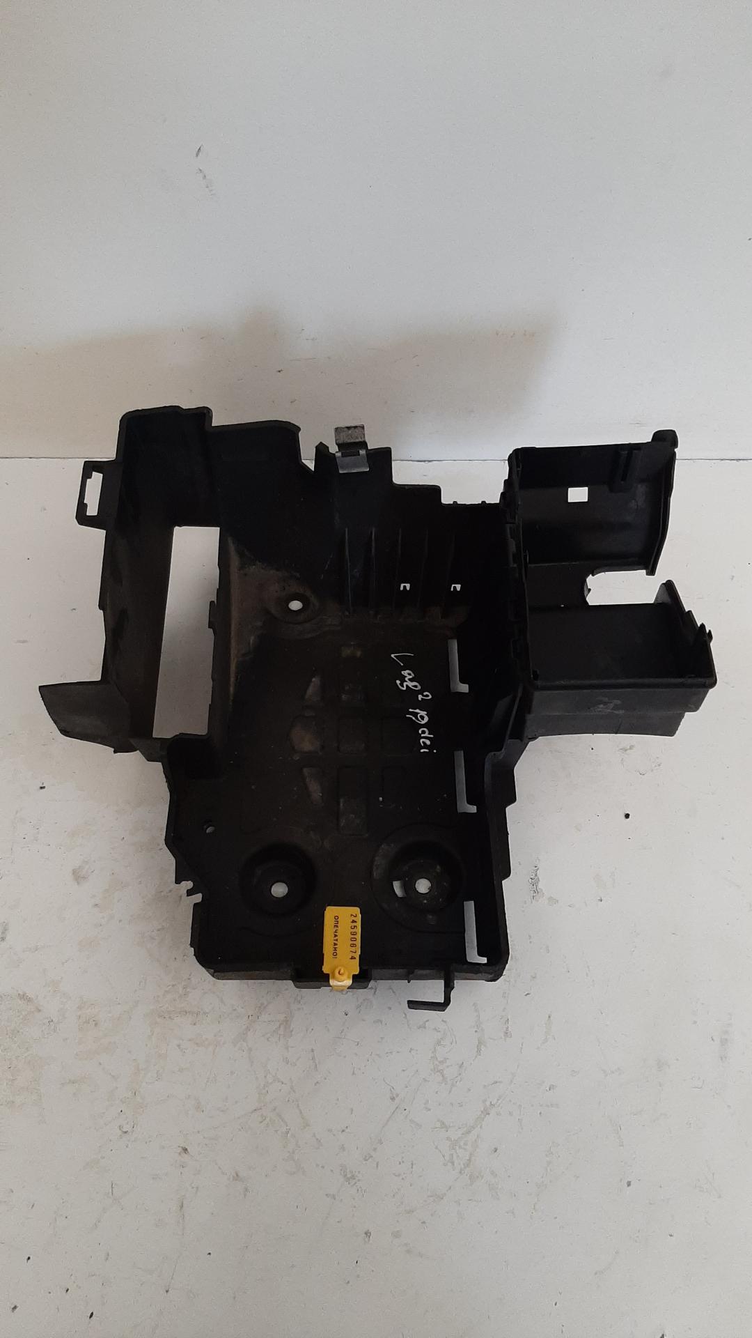 полка аккумулятора Renault Laguna 2 поколение 2002, 1.9 л., дизель, 8200183327 - фото №1