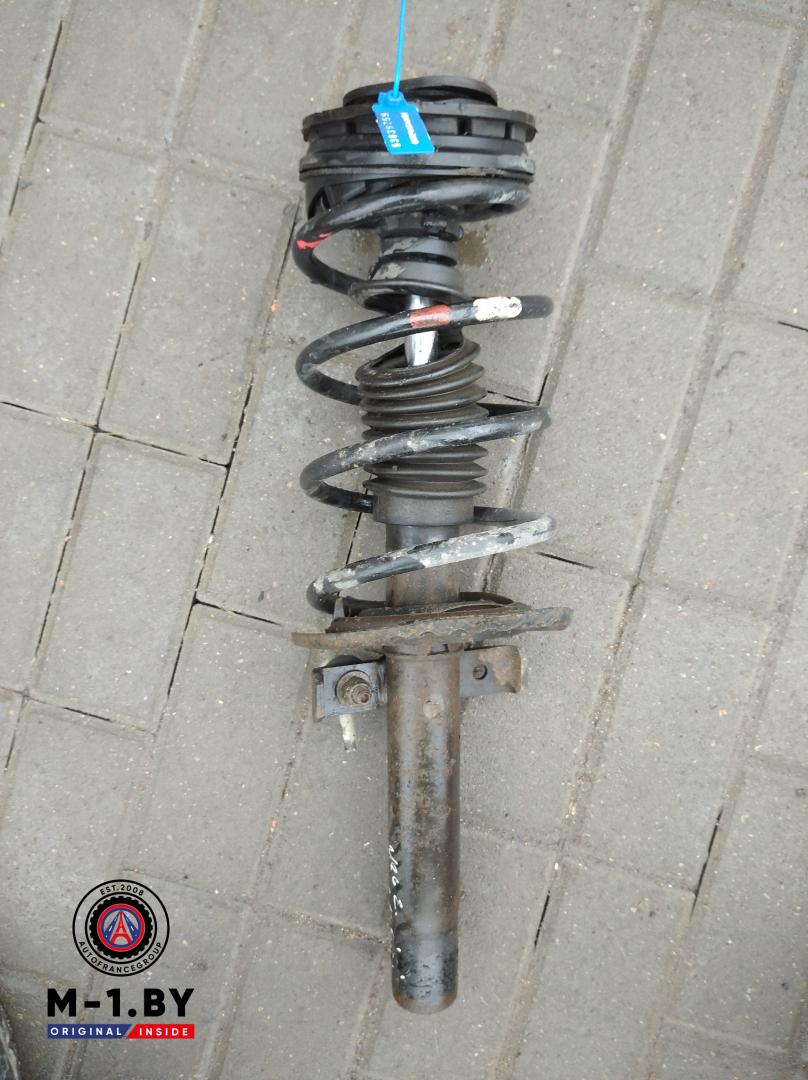 стойка передняя правая Renault Megane 2 поколение (2002 - 2006), 1.9 л., дизель - фото №1