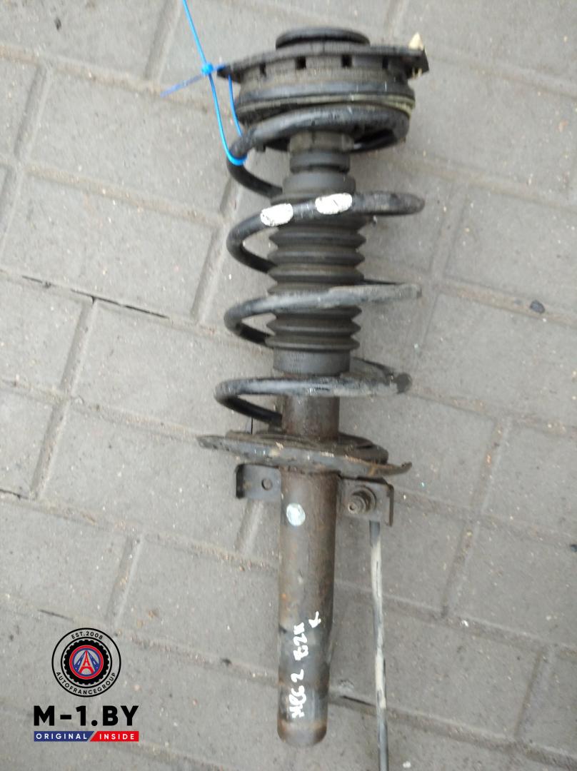 стойка передняя правая Renault Megane 2 поколение (2002 - 2006), 1.9 л., дизель - фото №1