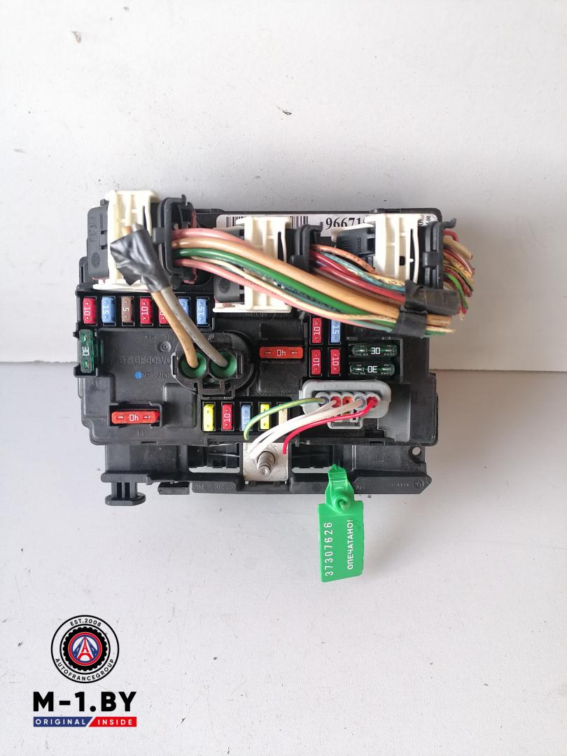 блок предохранителей Citroen C3 2 поколение (2009 - 2013), 9667199780, BSMR09 - фото №1