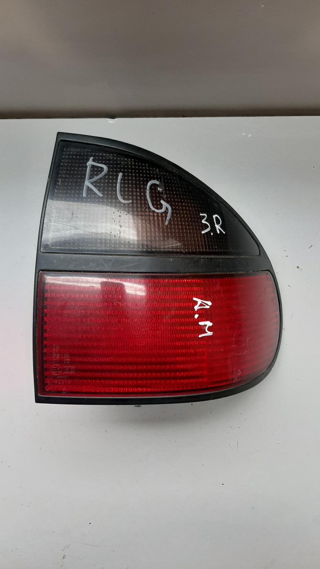 фонарь задний правый Renault Laguna 1 поколение 1998, 1.8 л., бензин, 7700820051 - фото №1