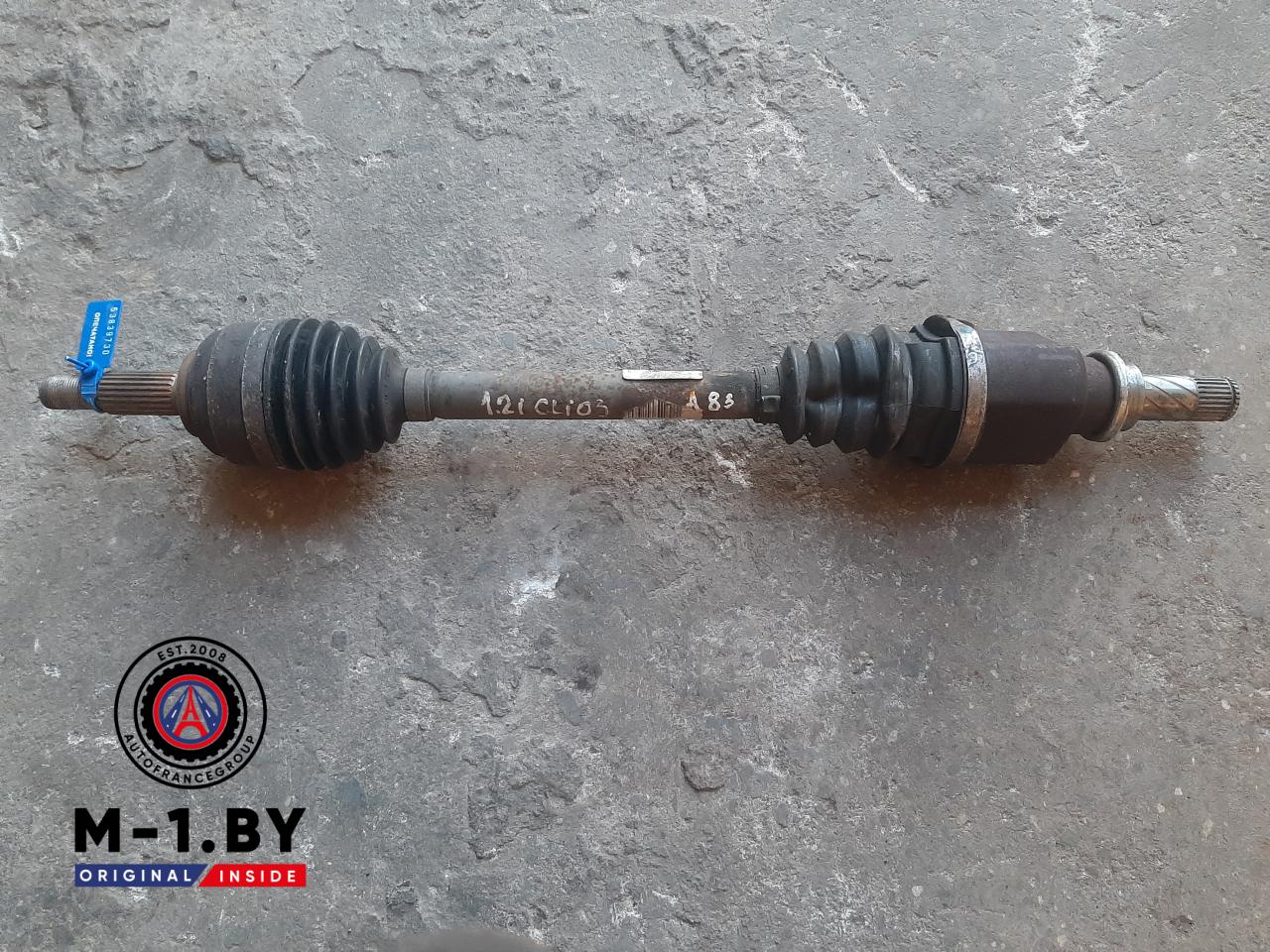 полуось передняя левая (приводной вал, ШРУС) Renault Clio 3 поколение (2005 - 2009), 1.2 л., бензин, 8200559377 - фото №1