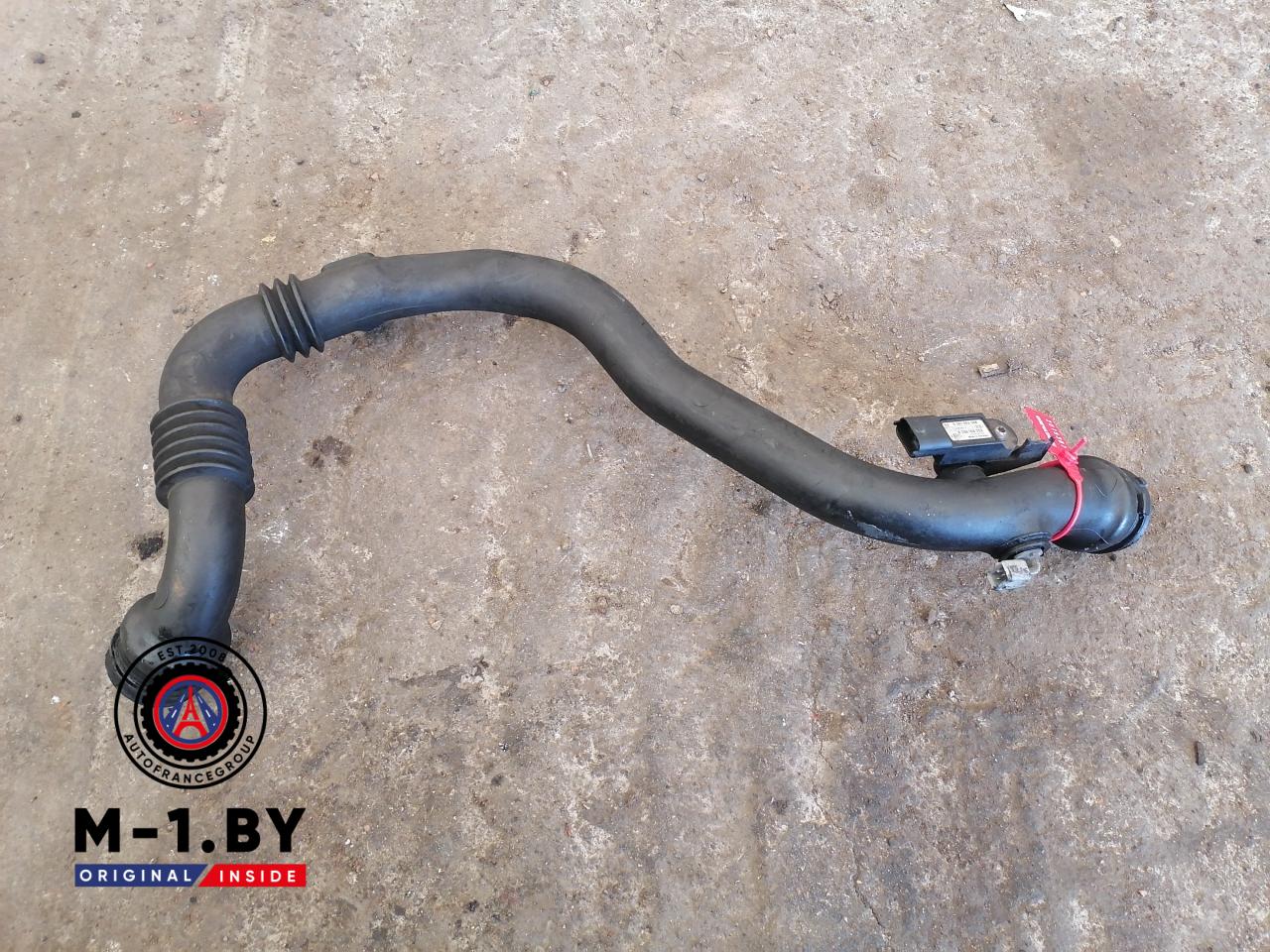 патрубок интеркулера Renault Clio 3 поколение (2005 - 2009), 8200168253, 8200527669, 8200468372, 0281002566 - фото №1