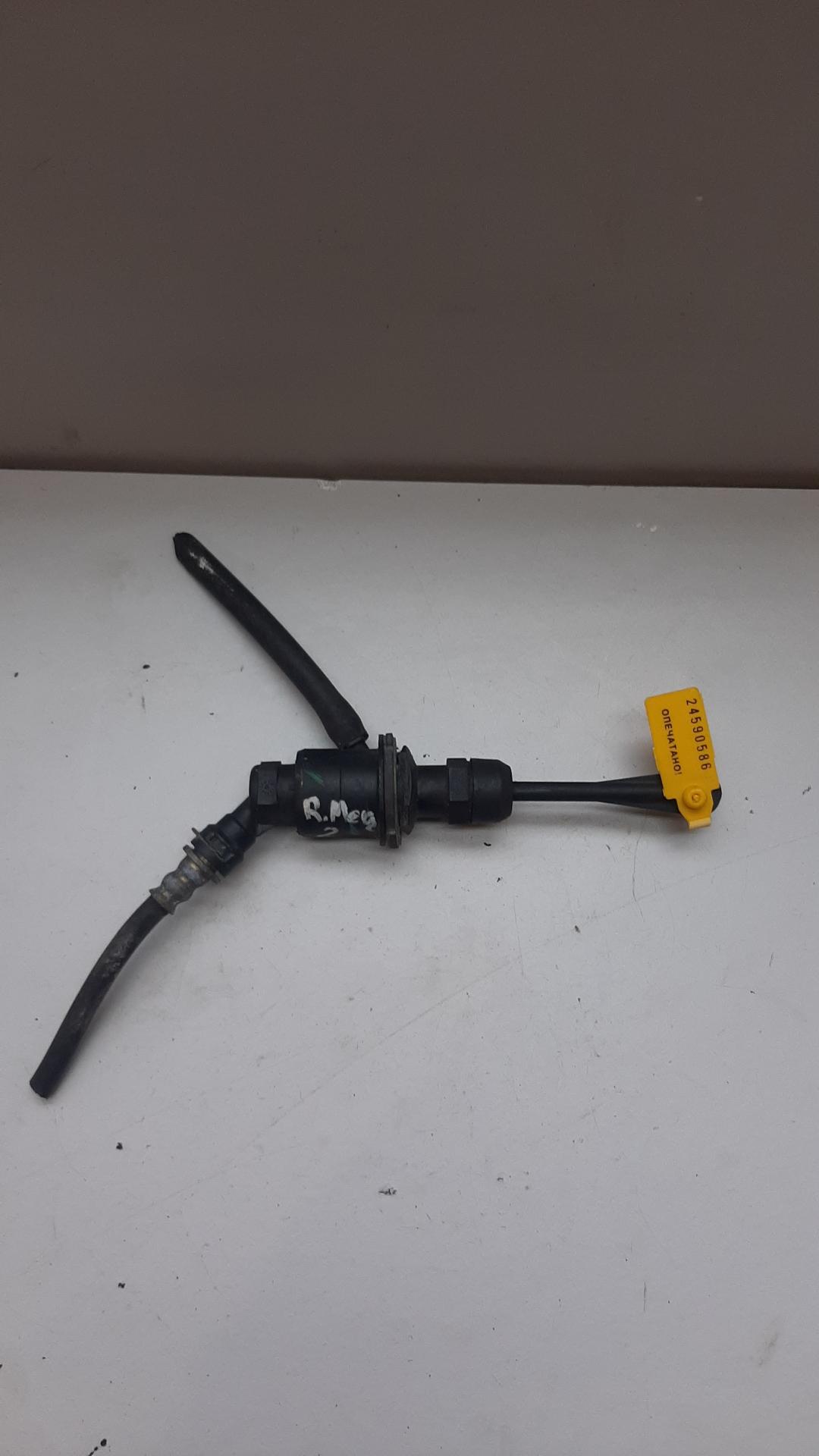 цилиндр сцепления главный Renault Megane 2 поколение 2004, 1.9 л., дизель, 8200151784 - фото №1