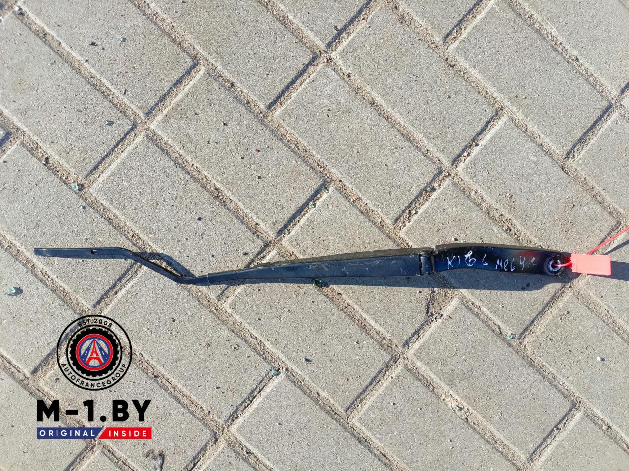 щеткодержатель (поводок стеклоочистителя, дворник) Renault Megane 4 поколение (2016 - 2020), универсал, 288819391R - фото №1